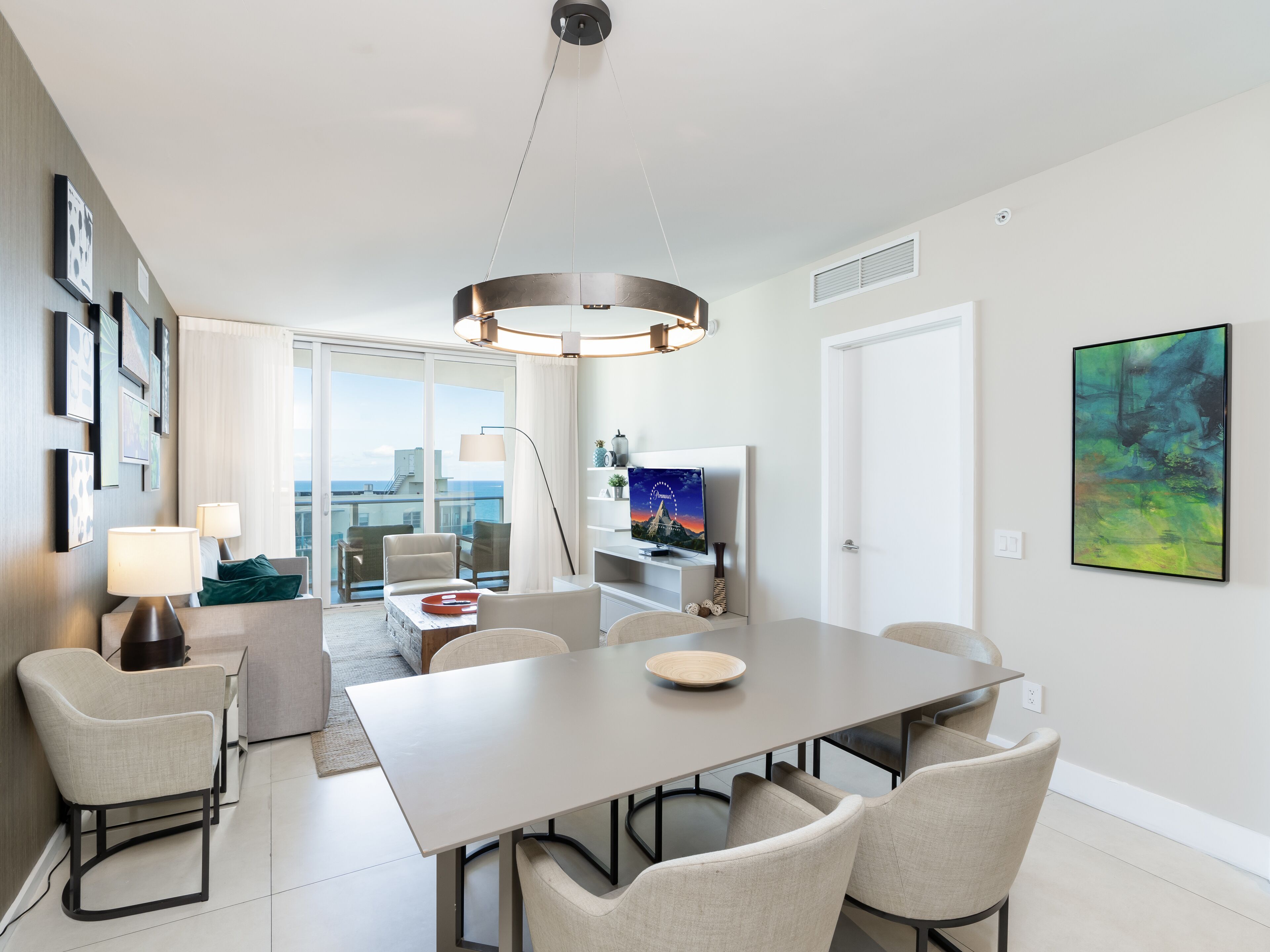 Exclusive Condo | In-room dining