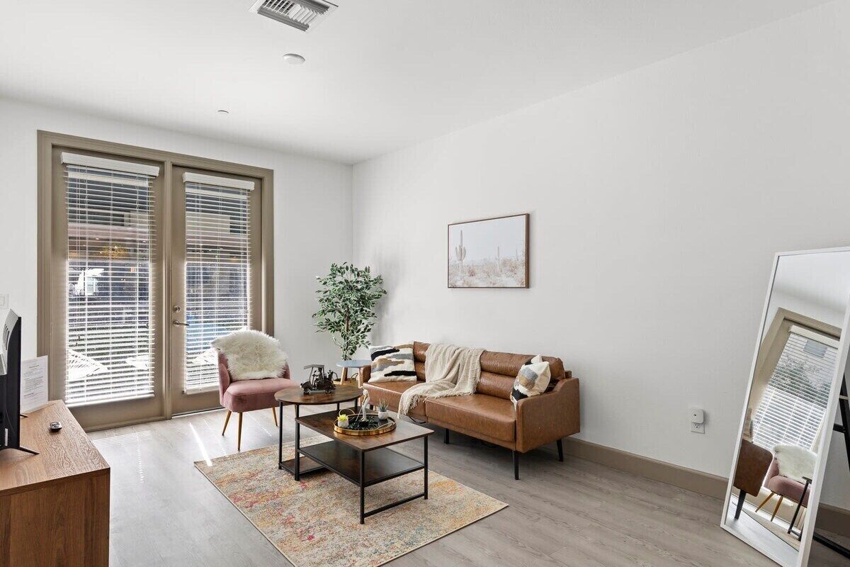 Modern CozySuites on Town Lake waterfront 02