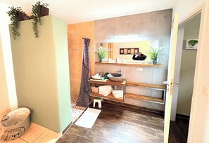 Shower, hair dryer, towels, soap - Direct location on the edge of the forest with high-quality wellness area Pet-friendly! (Furth im Wald)