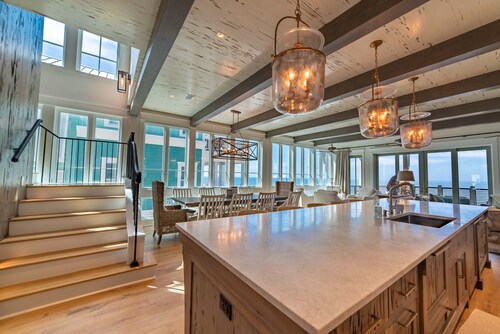 Luxury beach-front home, gourmet kitchen, private pool, gated community, gear