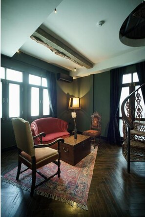 Premium bedding, minibar, in-room safe, desk - Baan Tuk Din Hotel (Bangkok)