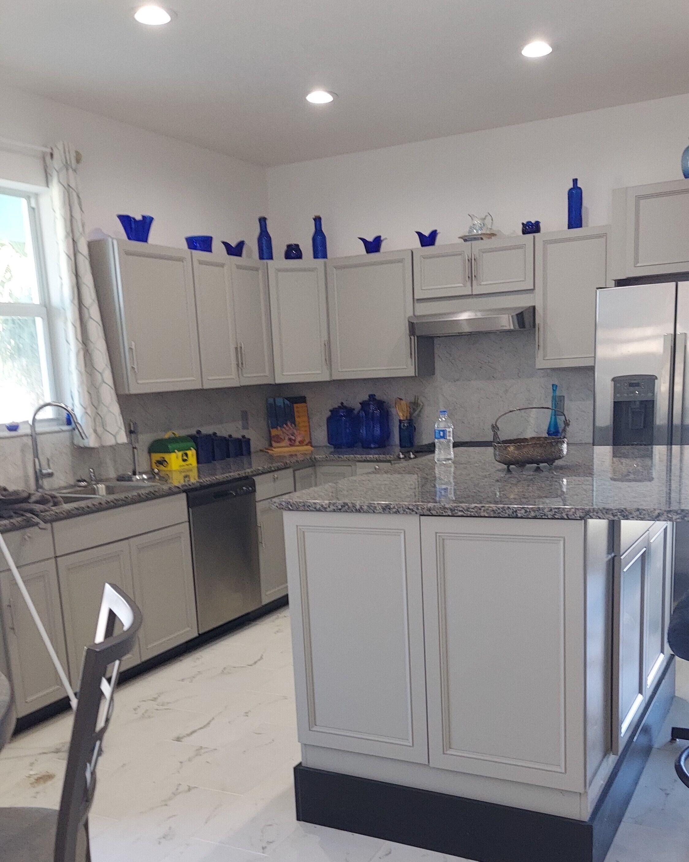 ثلاجة، ميكروويف، فرن، موقد طهي مسطح