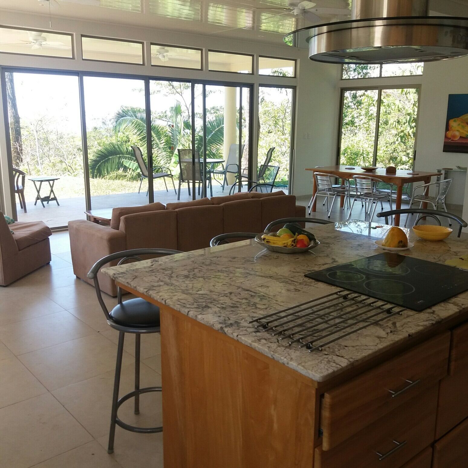 Kitchen island with cooking plate