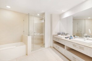 Shower, hair dryer, towels, shampoo - Beachfront 3 Bedroom Condo with Cabanas and Pools (Hollywood)