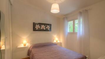 1 chambre, fer et planche à repasser, Wi-Fi gratuit