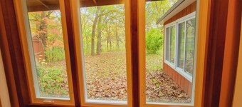 Relax at this Private, Peaceful, Dog-Friendly Ecohouse in the Woods.