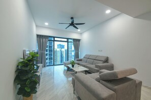 50-inch TV with digital channels - Eaton Residence KLCC  (Kuala Lumpur)