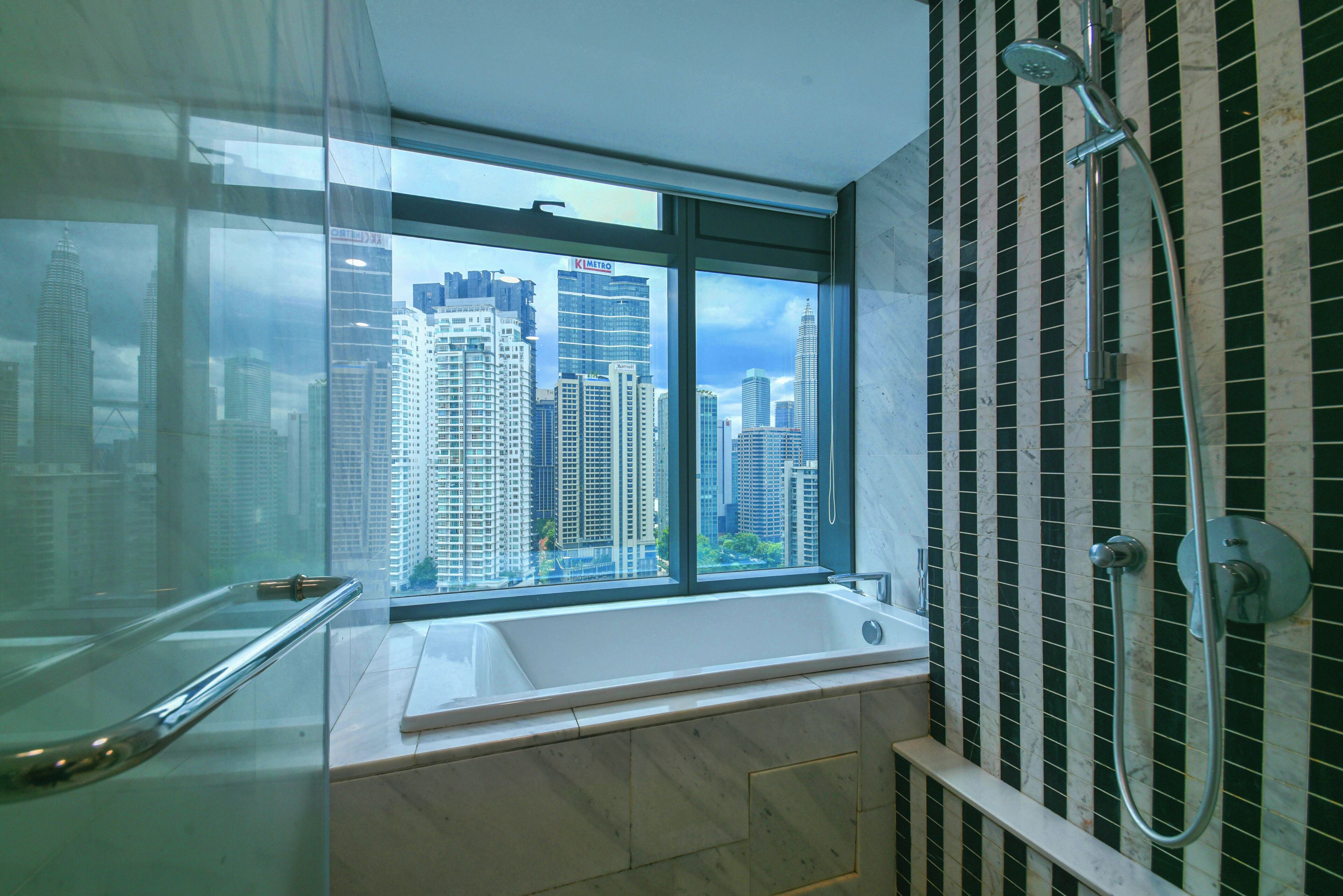 Superior Apartment | Bathroom | Rainfall showerhead, free toiletries, hair dryer, bathrobes