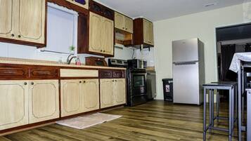 冰箱、微波炉、烤箱、炉灶