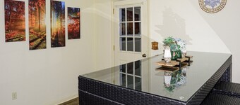 Gorgeous 4 bedroom With Arcade Country Living