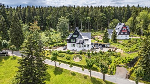 Maisonette Appartement im Dachgeschoss mit Kamin in Waldrandlage