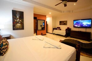 10 Schlafzimmer, Zimmersafe, WLAN, Bettwäsche