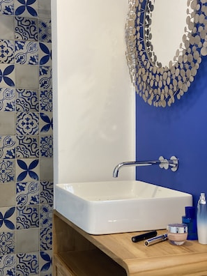 Shower, hair dryer, bidet, towels - Charming chalet near Binibeca beach, private pool and WiFi (Binibeca Playa  - Sant Lluis - Menorca)