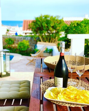 Outdoor dining - Charming chalet near Binibeca beach, private pool and WiFi (Binibeca Playa  - Sant Lluis - Menorca)