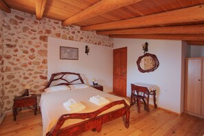 3 عدّة غرف نوم وملاءات أسرّة