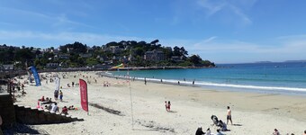 LARGE T2 CÔTE DE GRANIT ROSE BEACHES AND SHOPS WITHIN WALKING DISTANCE