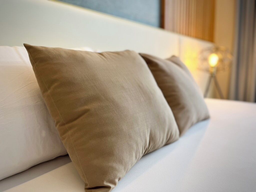 Chambre supérieure, vue sur la ville | Couette en duvet, bureau, accès au Wi-Fi (inclus), literie fournie