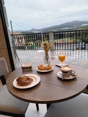 Frukostbuffé varje dag mot avgift