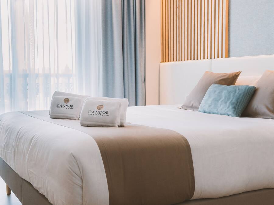 Down duvets, desk, soundproofing, free WiFi