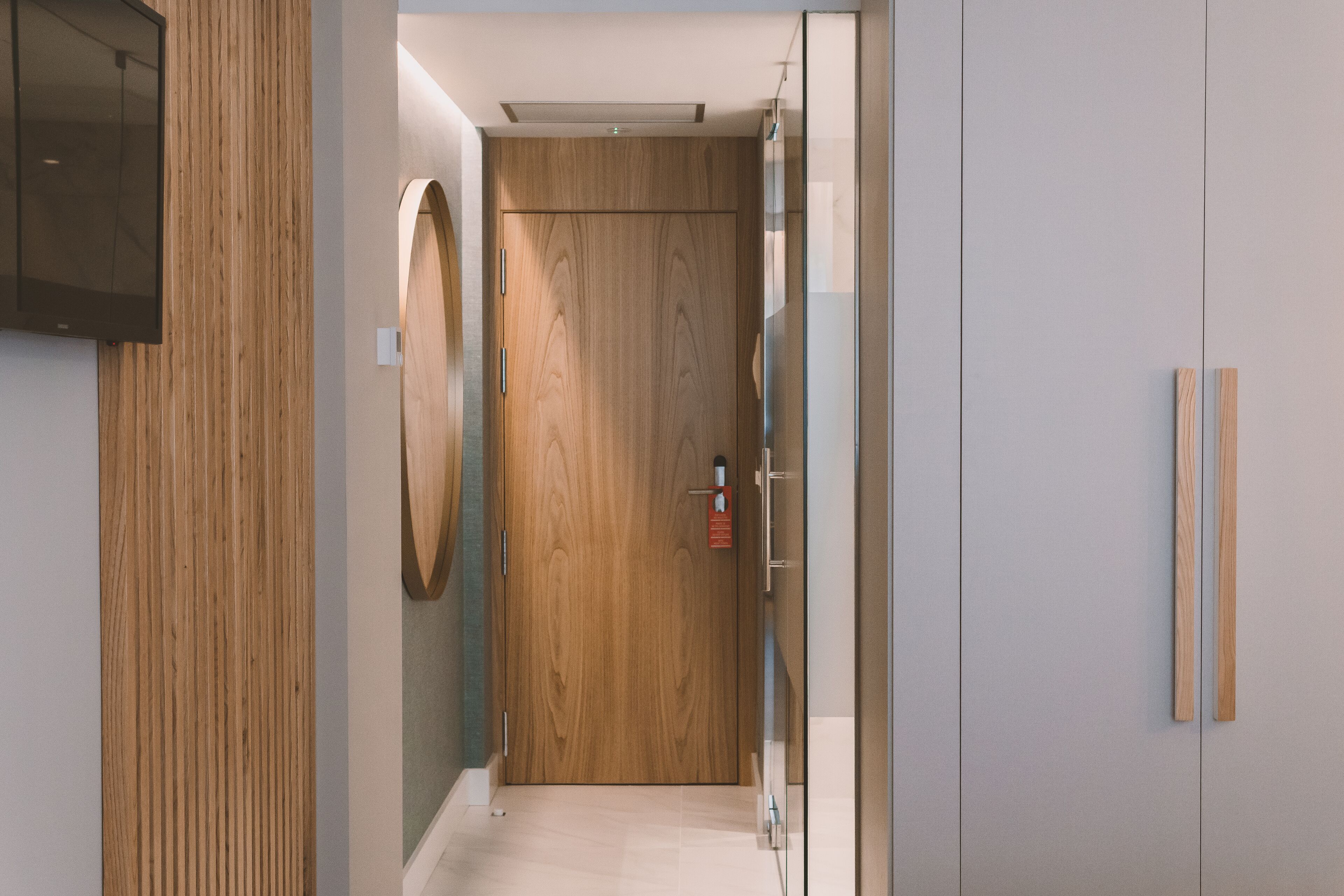 羽绒被、办公桌、免费 WiFi、床单