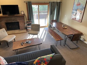Fireplace - Ski condo close to multiple resorts (Mendon)