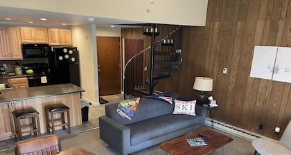 Ski condo close to multiple resorts