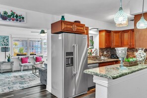 Interior - HotPool 5BDR 3Bath home, 3.5 miles to the beach Small Events welcome (Clearwater)