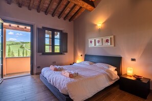 4 bedrooms, in-room safe, iron/ironing board, travel cot