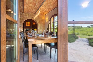 Dining - LUXURY COTTAGE WITH POOL & BREATHTAKING VIEW - NEXT TO A GOLF COURSE (PENDOLINO) (Ghizzano)