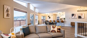 Gorgeous Retreat with Mountain Views, Open Living, Game Room, Hot Tub