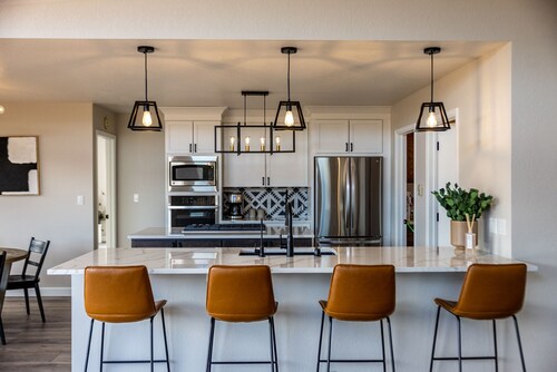 Gorgeous Retreat with Mountain Views, Open Living, Bunk Room, Game Room, Hot Tub