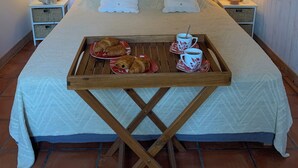 A bed with a canopy, a tray of pastries, and two bedside lamps. - Air-conditioned gîte: a swimming pool just for you, superb view of the Cévennes  (Blauzac)