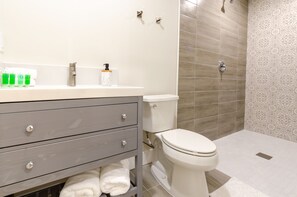 Romantic Room | Bathroom