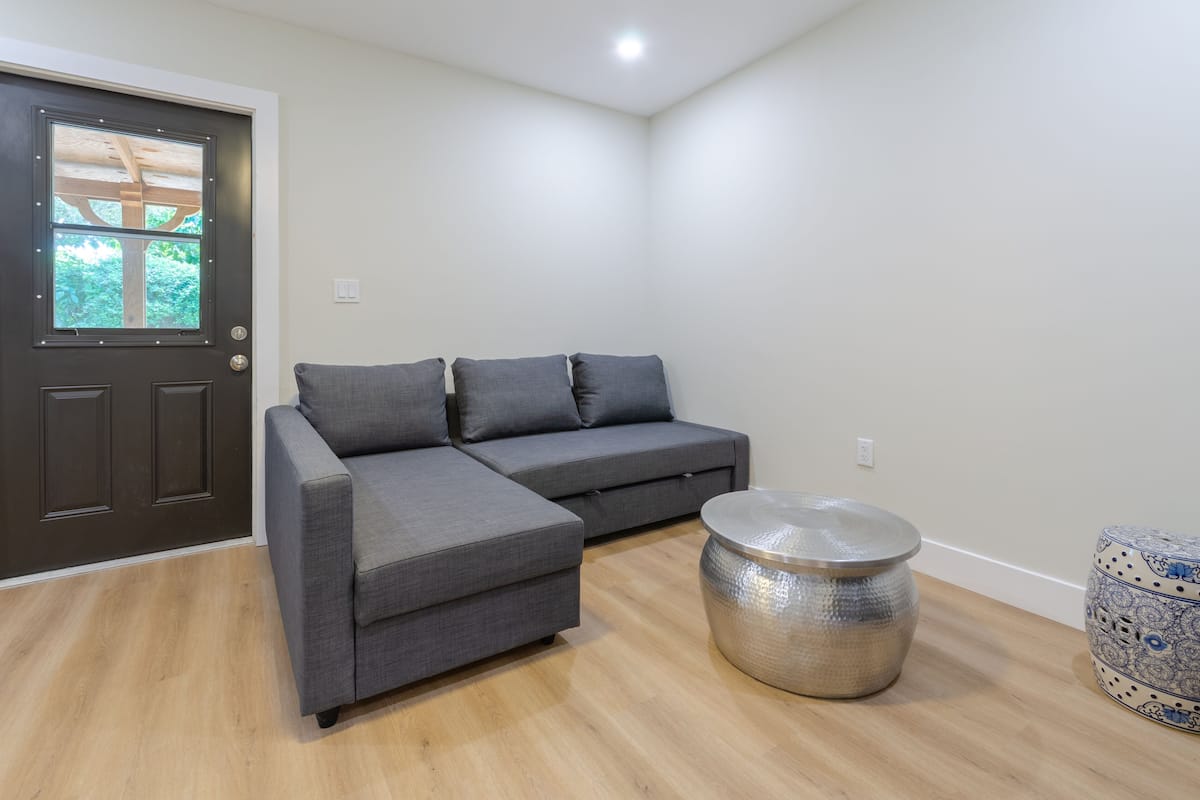 Comfort Room | Living area