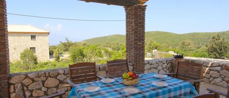 تناول الطعام بالخارج