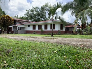 Front of property - TIPS Vacation (San Lorenzo)