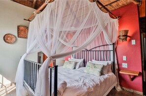 5 bedrooms, in-room safe, iron/ironing board, free WiFi - Adventure Bush House II (Marloth Park)