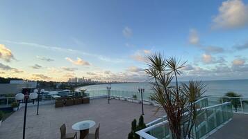 Apartamento | Restaurante al aire libre