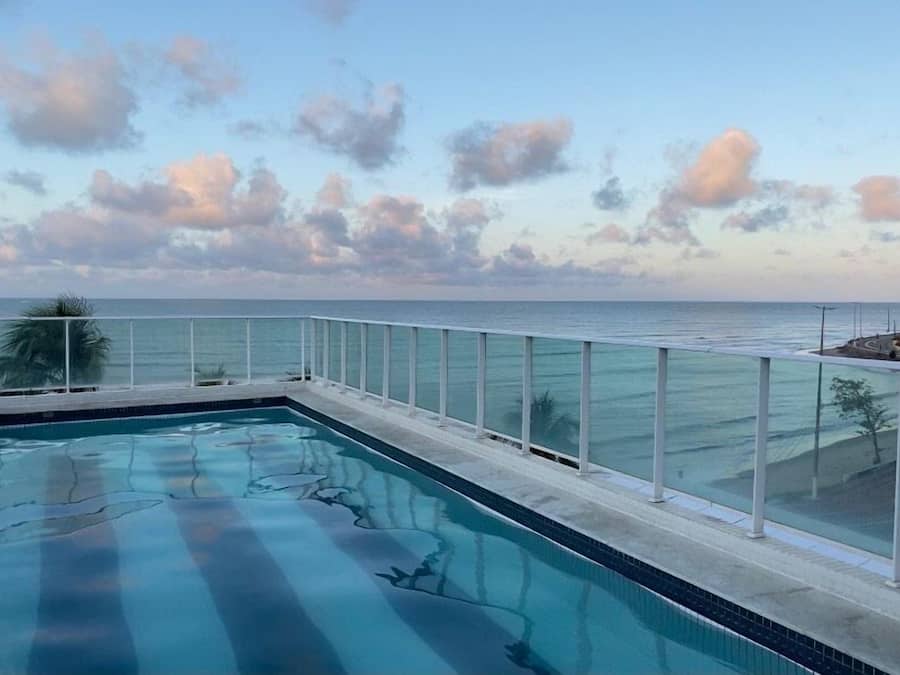 Estudio clásico | Piscina | Una piscina al aire libre