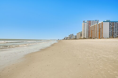 Oceanfront Condo in Myrtle Beach: Near Restaurants