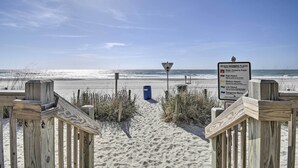 På stranden