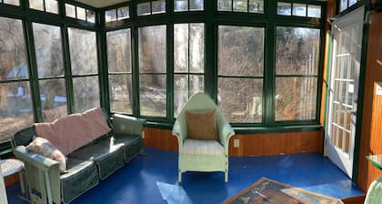 GORGEOUS FAMILY FRIENDLY VICTORIAN WITH ALL NATURAL CEDAR HOT TUB NEAR GORE MT