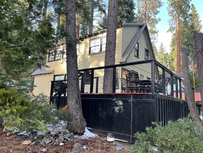 Exterior - Updated N. Lake Tahoe Family Cabin, Hot Tub, walk to Tahoe Beaches & Restaurants (Carnelian Bay)