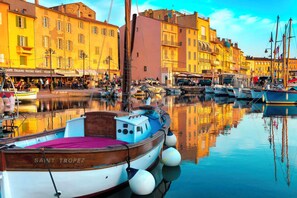 Marina - Fully equipped studio with balcony and sea view, parking  (Saint-Tropez)