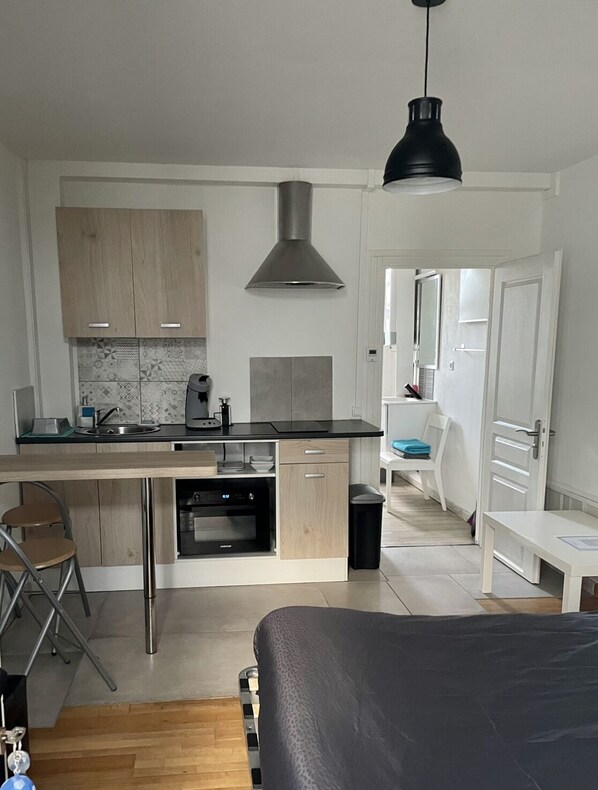 1 camera, Wi-Fi, lenzuola