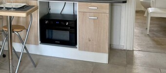 Fully equipped, comfortable studio ideally located