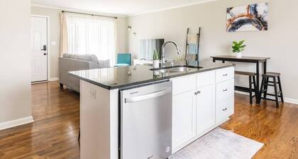 Cozy Charlotte Home 7 mins from UPTOWN!