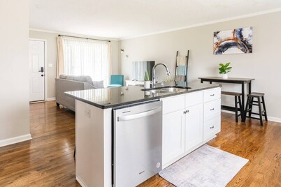 Cozy Charlotte Home 7 mins from UPTOWN! 