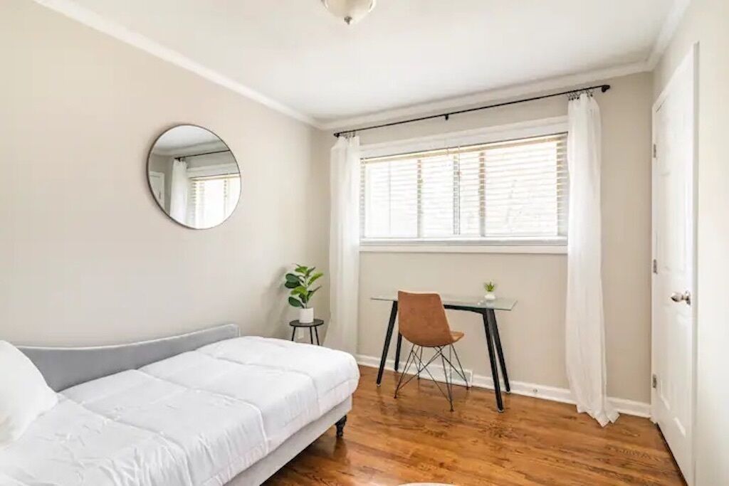 3 Schlafzimmer, Schreibtisch, Bügeleisen/Bügelbrett, Reisekinderbett