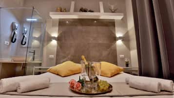Standard Double Room, Small Bathroom